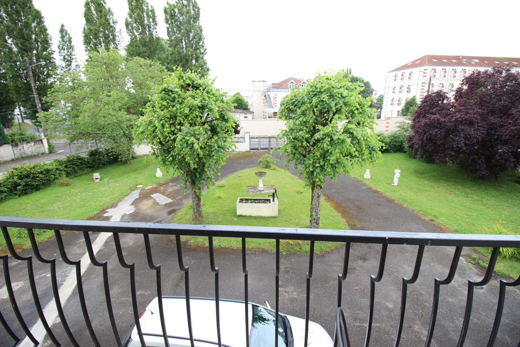 3 Chambres - Tres Grand Jardin Privee - Terrasse Privee - Garage Velo Et Moto - Parking Voiture Privee Dans La Propriete - Gere Par Presta-Zen'Services Thierville-sur-Meuse エクステリア 写真