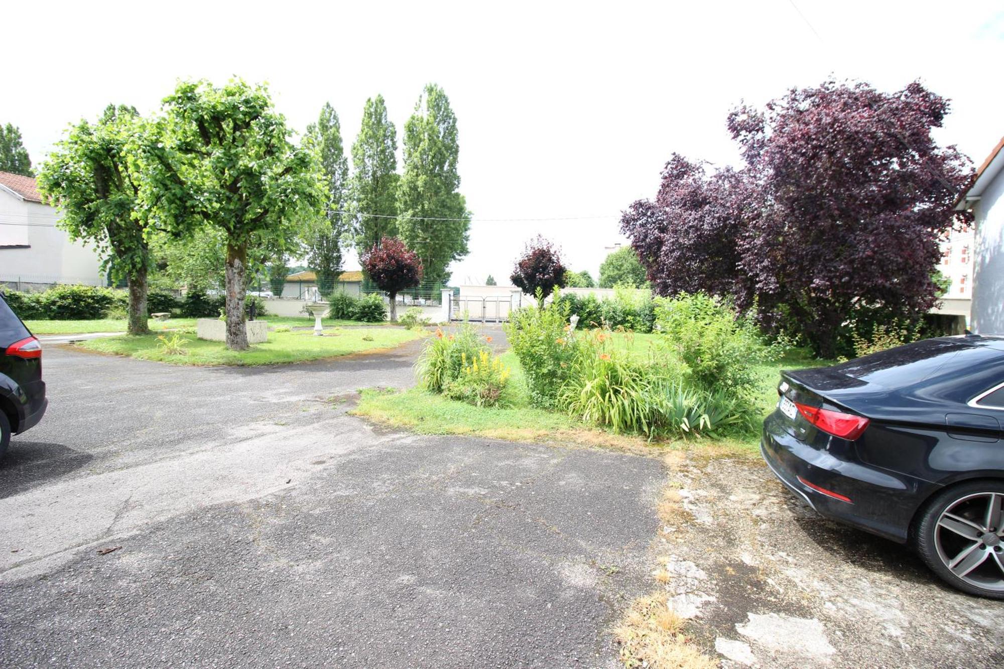 3 Chambres - Tres Grand Jardin Privee - Terrasse Privee - Garage Velo Et Moto - Parking Voiture Privee Dans La Propriete - Gere Par Presta-Zen'Services Thierville-sur-Meuse エクステリア 写真