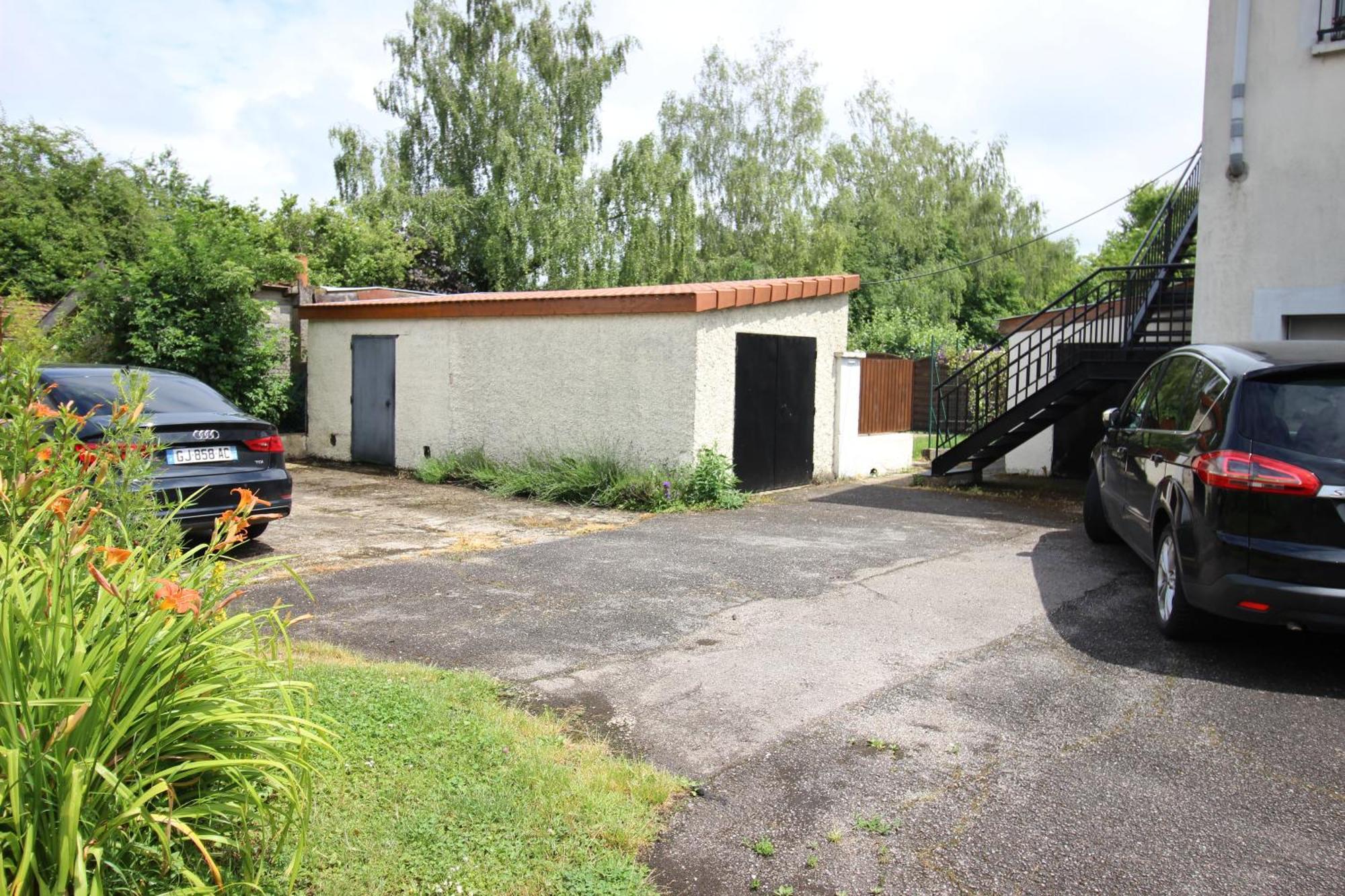 3 Chambres - Tres Grand Jardin Privee - Terrasse Privee - Garage Velo Et Moto - Parking Voiture Privee Dans La Propriete - Gere Par Presta-Zen'Services Thierville-sur-Meuse エクステリア 写真