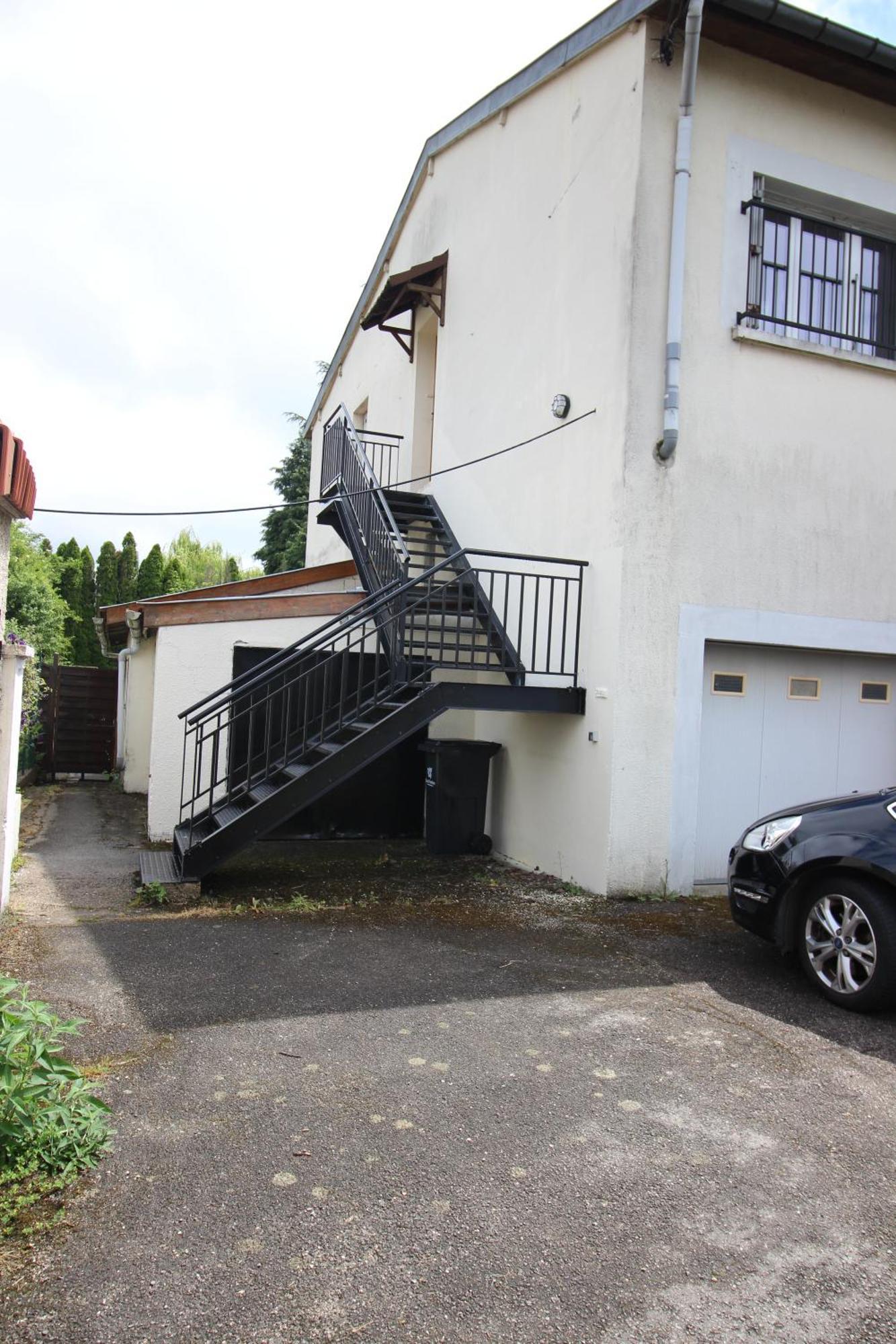 3 Chambres - Tres Grand Jardin Privee - Terrasse Privee - Garage Velo Et Moto - Parking Voiture Privee Dans La Propriete - Gere Par Presta-Zen'Services Thierville-sur-Meuse エクステリア 写真
